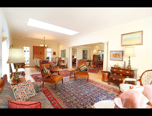 2 BEDROOM HOUSE FOR SALE IN OAKLANDS